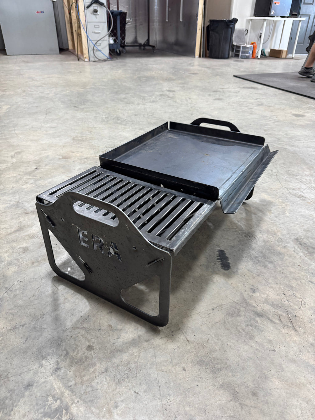 Charcoal Grill / Griddle Combo